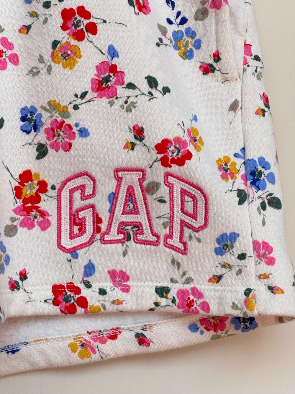 GAP Heritage Floral Logo Sweat Shorts White Multicolor Drawstring Fleece XL - Picture 3 of 12